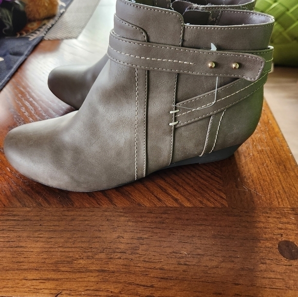 Womens nwot ankle boot - Picture 4 of 10